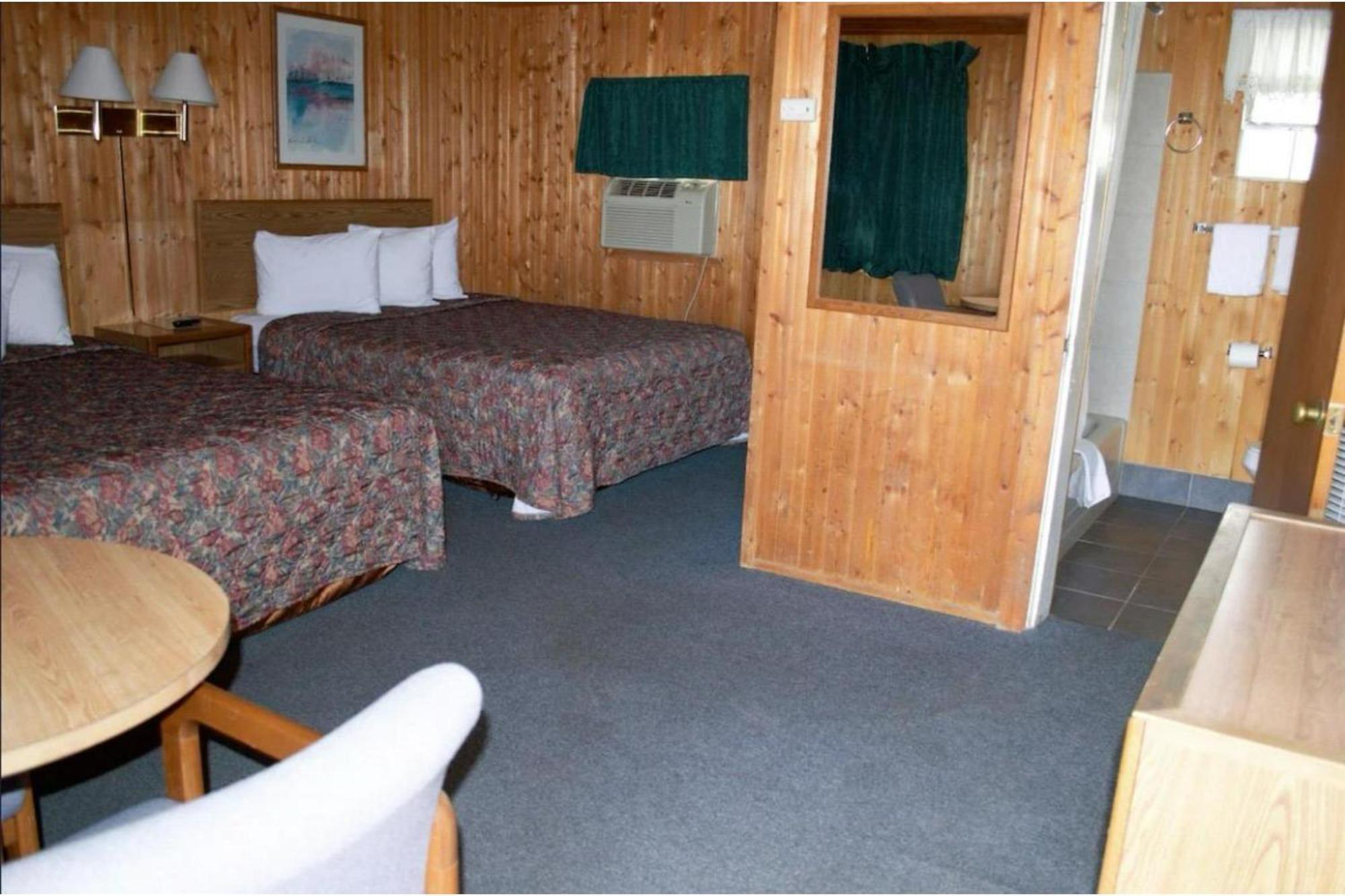 Green Acre Motel By Oyo Near Rush County Airport La Crosse Exterior foto